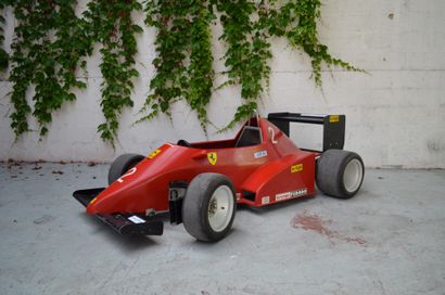 Monoplace Ferrari F1 pour
enfant à moteur thermique