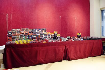 Collection de plus de 350 miniatures Ferrari de divers marques Collection de plus...