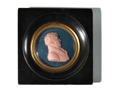 null LEONHARD POSCH (1750-1831) Profil de gentilhomme de profil Relief en cire Signée...