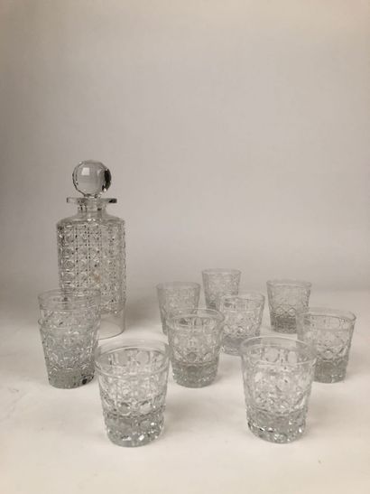 null BACCARAT Whisky service in cut crystal with faceted diamonds including a carafe...