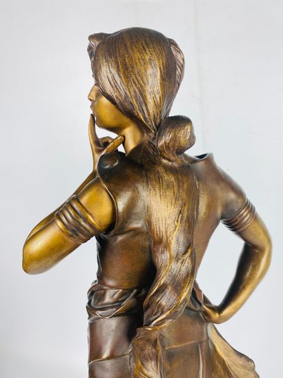 null Jules DERCHEU (1864-1912) Femme pensive Bronze à double patine Signé sur la...