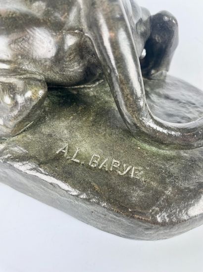 null Antoine Louis BARYE (1796 -1875) Jaguar dévorant un lièvre Bronze à patine vert...