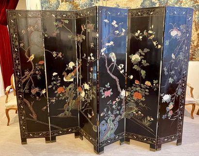 null CHINA Six-panel double-sided Coromandel lacquer screen decorated with birds...