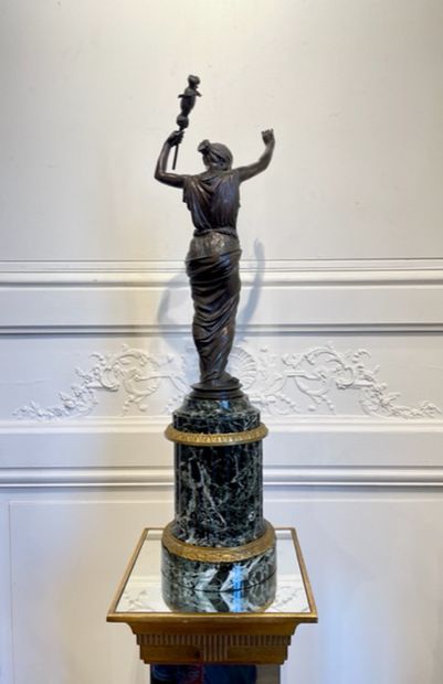  Louis CUGNOT (1835-1894) La Fileuse de Procida Bronze à patine brune Signé sur la...