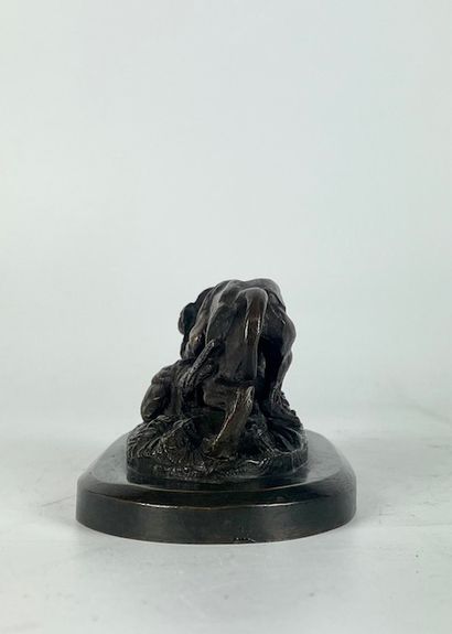 null ANONYMOUS Dog attacking a pheasant Bronze with brown patina 7 x 15 x 8.5 cm