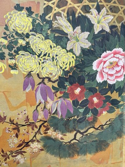 null JAPAN Screen with two panels with painted decoration of a bouquet of flowers...