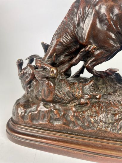 null Isidore BONHEUR (1827-1901) Cow fighting a wolf Bronze with brown patina signed...