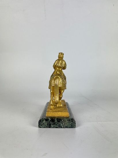 null ECOLE FRANCAISE Saint Louis sur sa monture Bronze doré (légère trace d'oxydation)...