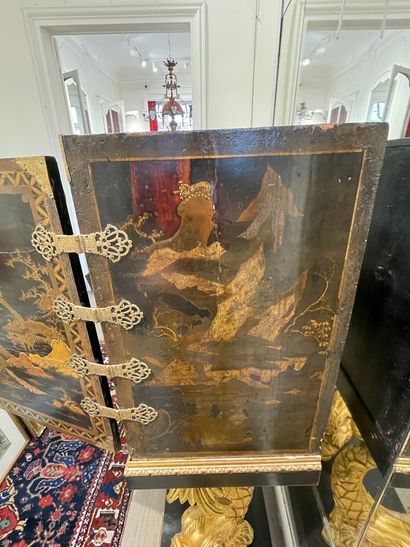null A Japanese lacquer cabinet with two doors in the front, decorated in gold maki-e...