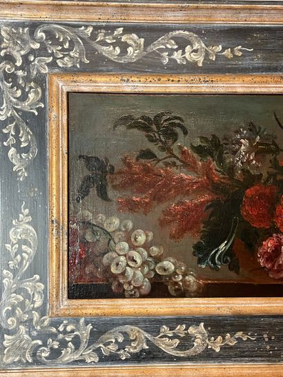 null ECOLE FRANCAISE du XVIIIe siècle Nature-Morte et bouquet de fleurs Paire de...