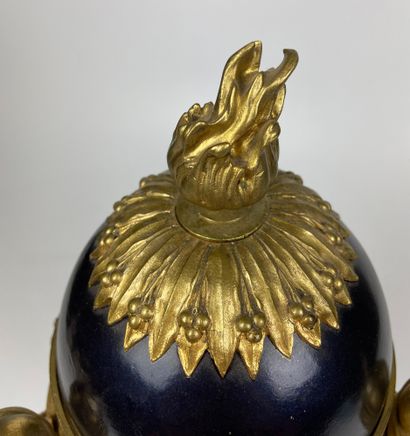 null PARFUM BURNER in gilded and chased bronze held by a tripod base with busts of...