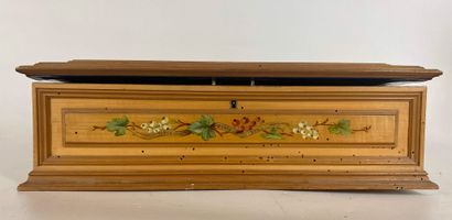 null GAME BOX in birch with painted decoration on the top of a bunch of currants...