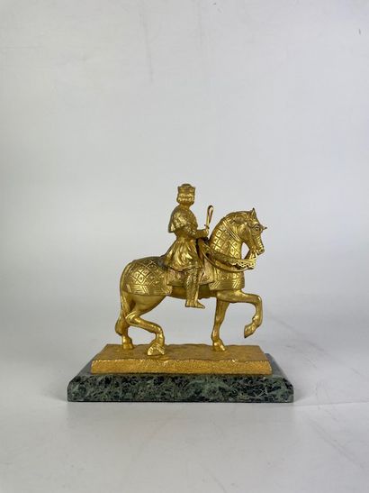 null FRENCH SCHOOL Saint Louis on his mount Gilded bronze (slight trace of oxidation)...
