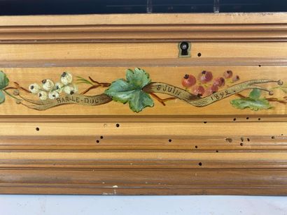 null GAME BOX in birch with painted decoration on the top of a bunch of currants...