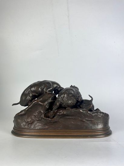 null Pierre-Jules MÈNE (1810-1879). Trois chiens au terrier. Bronze à patine brune,...