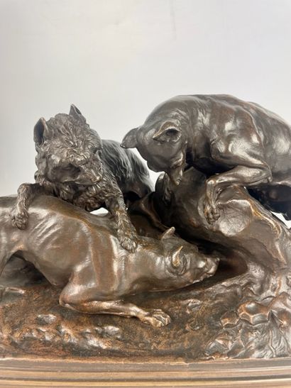 null Pierre-Jules MÈNE (1810-1879). Three dogs at the burrow. Bronze with brown patina,...