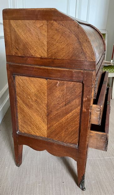 null SECRETARY BACK OF ANE in veneer and marquetry with geometric decoration and...