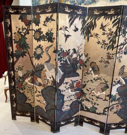 null CHINA Six-panel double-sided Coromandel lacquer screen decorated with birds...