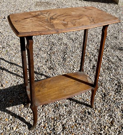 null GALLE Table à thé en bois marqueté à deux plateaux superposés. Vers 1900 H :...
