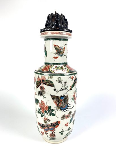 null CHINA Covered baluster vase in enamelled porcelain with polychrome decoration...