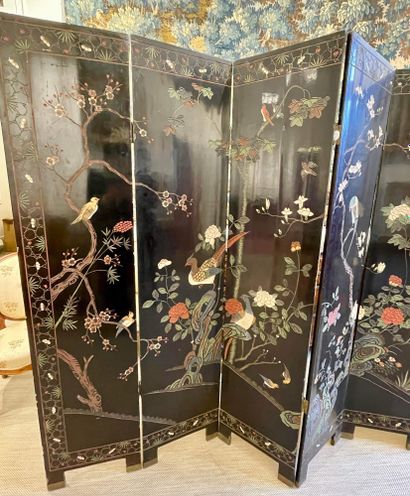 null CHINA Six-panel double-sided Coromandel lacquer screen decorated with birds...