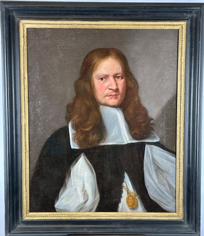 null Portrait of a man with a chain and a gold medallion Original canvas Height :...