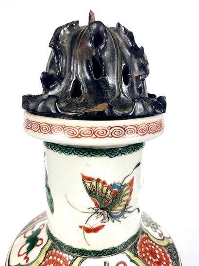 null CHINA Covered baluster vase in enamelled porcelain with polychrome decoration...