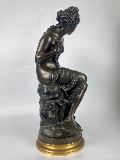 null Mathurin MOREAU (1822-1912) Diane chasserresse Bronze with green-brown patina...