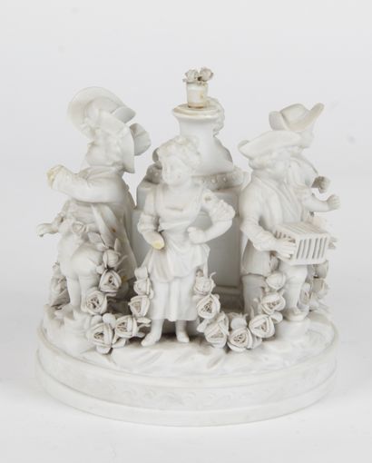 null ELEMENT OF CENTER OF TABLE in cookie porcelain representing a round of children....