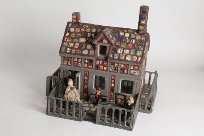 null POPULAR WORK: DOLL HOUSE in wood, plaster and polychrome earthenware shards....
