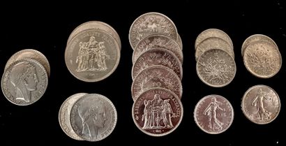 null LOT DE PIÈCES FRANÇAISES EN ARGENT : - 	Deux pièces de cinquante francs Hercule,...