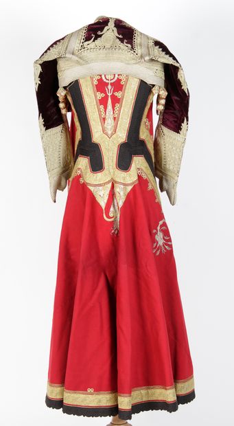 null TRADITIONAL COSTUME, probably from the Balkans, made of wool velvet, trimmings...