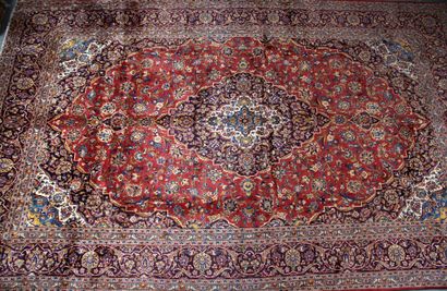 null IMPORTANT KASHAN ROYAL RUG (Iran, circa 1980), with ruby field and diamond-shaped...