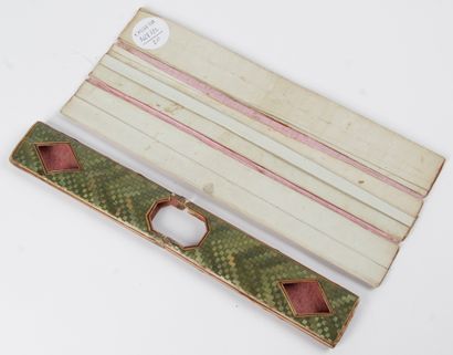 null SMALL RECTANGULAR CASE with soft bills in straw marquetry, including a double...