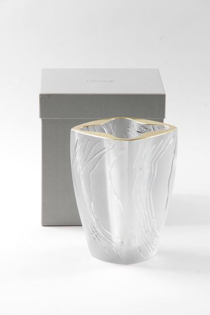 null LALIQUE France : Vase YASNA Or en cristal moulé. Dans sa boite d'origine. Dim....