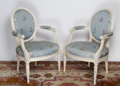 Pair of white lacquered wood armchairs in...