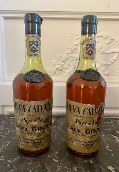null 2 bottles VIEUX CALVADOS 1945 Roger Groult (N. lb to he, E. a, ld)