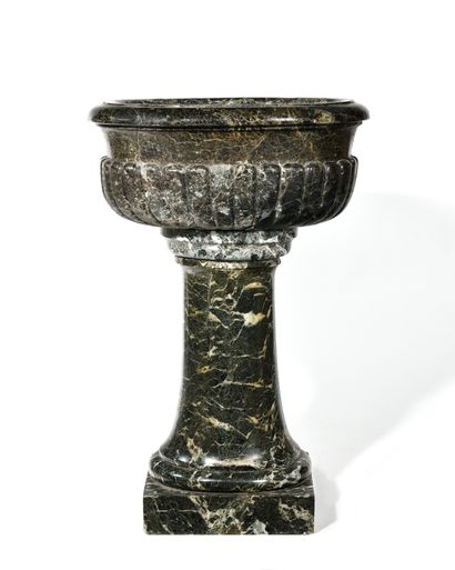 null IMPORTANT BAPTISMAL BOTTOM late 17th - early 18th century in sea-green marble,...