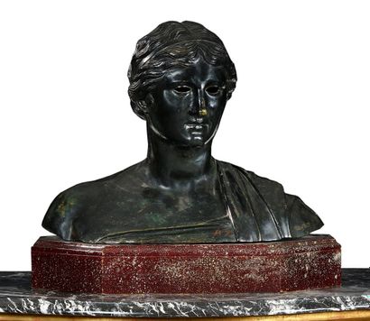 Bust of a Roman woman in bronze with a brown-green...