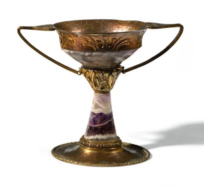 null BLUE JOHN CUP in a gilt bronze frame decorated with foliage. End of the XIXth...
