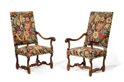 null Pair of high back flat armchairs in carved walnut with large armrests. The legs...