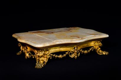  LARGE PRESENTOIR in alabaster and gilded bonze. The tray with a slight central projection...
