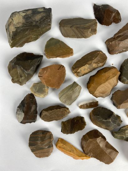 null Lot of chips and small scrapers (70 in total) Brown jasper and flint Lebanon,...