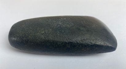  Hache polie Diorite ou hématite Proche Orient ?, Néolithique l. : 8,5 cm