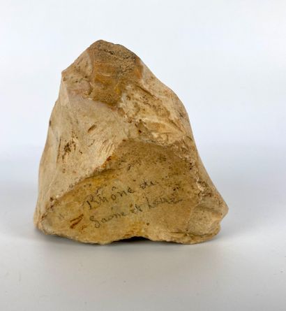 null Lot of two nuclei including a pound of butter Brown flint Grand Pressigny, Neolithic...