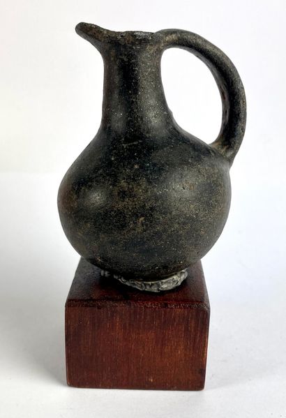 null Miniature oenochoe Grey clay Anatolia, Yortan region ? Middle Bronze Age