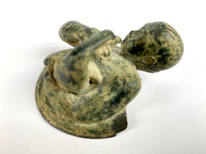 null Bed element representing a bust of a child caressing a swan Bronze. Missing...