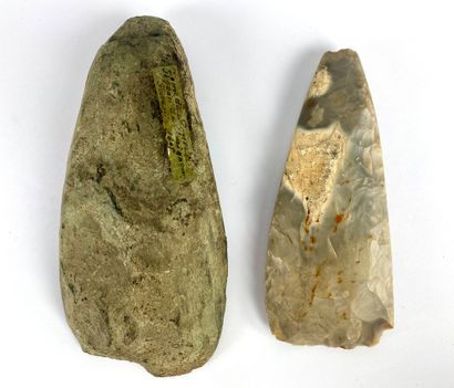 null Lot including a polished axe Dolerite with small chips France, Neolithic Old...