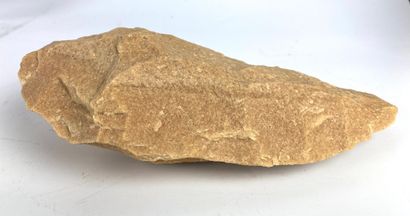  Grand biface sub-amygdaloïde Quartzite beige. Éclat postérieur. Afrique, Mauritanie,...