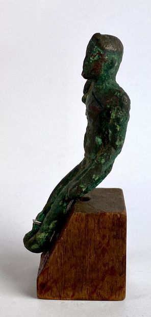 null Statuette of Harpocrates seated Bronze with green patina. Wear. Right arm missing....